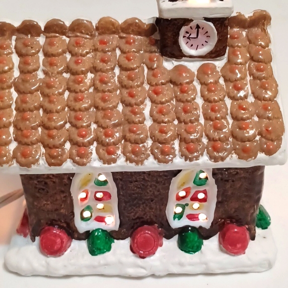 Yuletide Gingerbread House - Picture 7 of 7